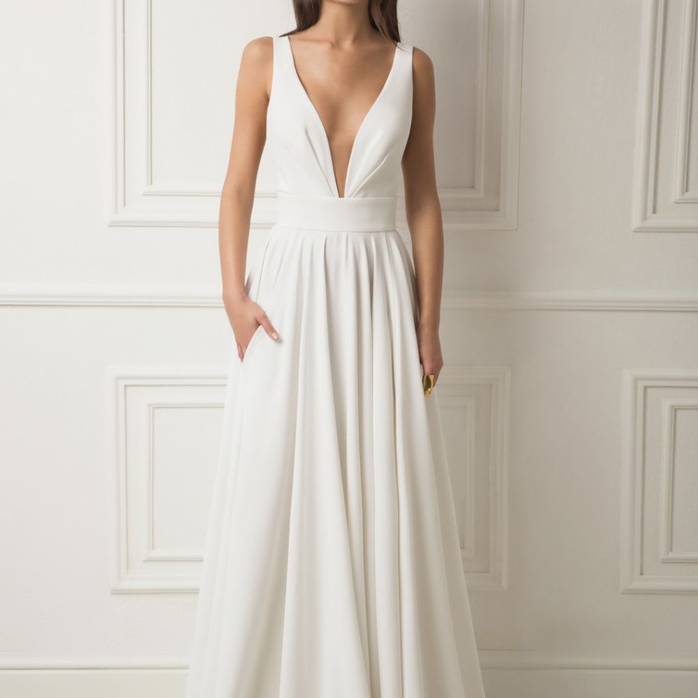 Lihi Hod Julia Wedding Dress - size 2, sample, unaltered